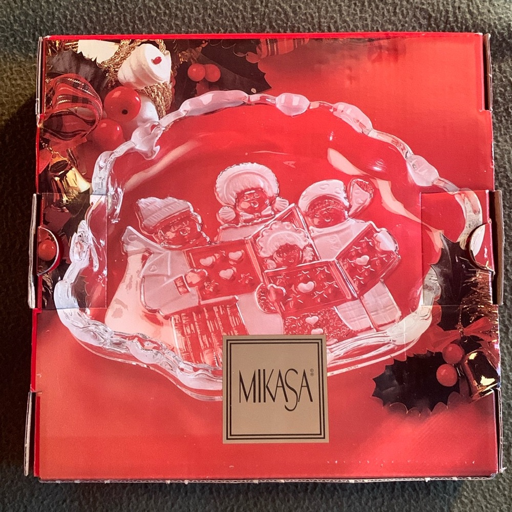 Mikasa “Carolers” glass sweet dish with box. Size approximately 8 1/4” x 7” x 1” - Picture 1 of 9